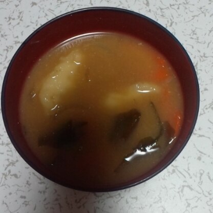 こんばんは＾＾
今日は雨でひんやりしていたので夕食にすいとんを作りました♪もっちりすいとん美味しくって癒されながら頂きました～♪
ご馳走様でした（＾ｕ＾）